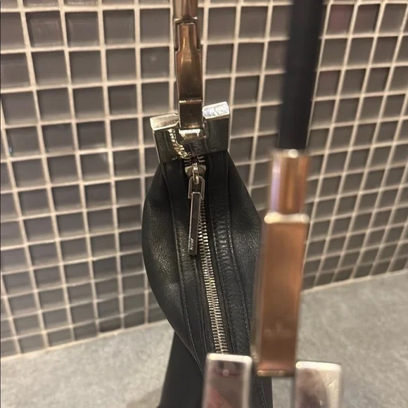 ✨ Authentic Gucci Tom Ford–Era Small Leather Hobo Bag (1997–1999) ✨ - Picture 7 of 17